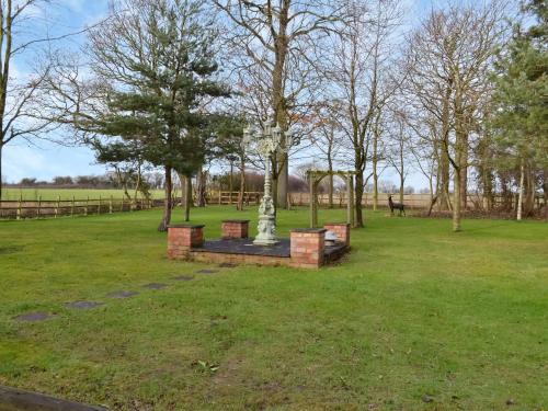 a park with a statue in the middle of a field at Pastimes Cottage - Uk46263 in Tetney
