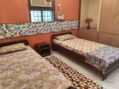 a room with two beds and a mirror at WISHTREE DORMITORY/CORPORATE DORMITORY FOR TECHIES AND TRAINEES in Chennai