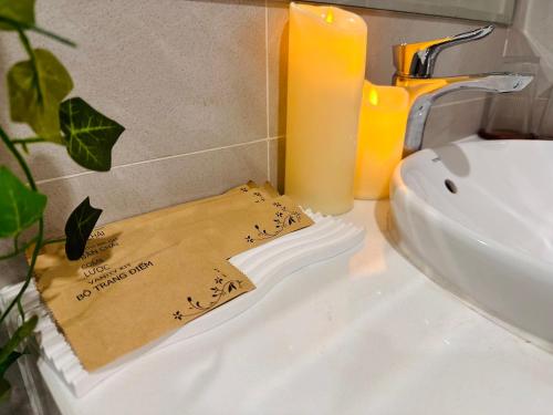 a wooden board sitting on a sink next to a sink at Vinhomes Grand Park - FEBRUARYroom in Gò Công