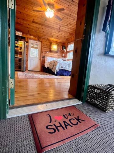 Φωτογραφία από το άλμπουμ του Private Mtn Love Shack w/ fast wifi, BBQ & view σε Franklin