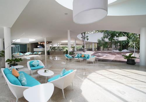 Πισίνα στο ή κοντά στο Tambuli Residence By The Sea