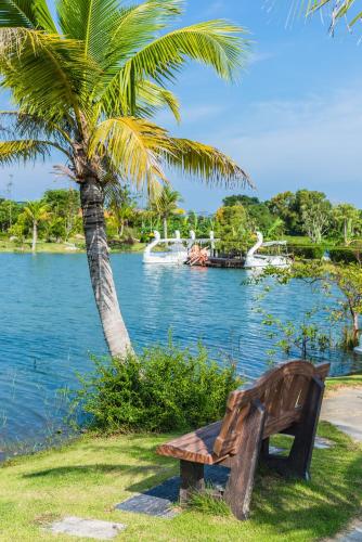Gallery image of Chalong Miracle Lakeview in Chalong 