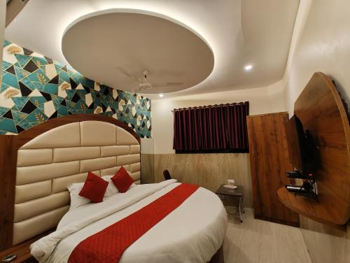 Katil atau katil-katil dalam bilik di Hotel Dream Palace Residency - Near to US Embassy Bkc Mumbai