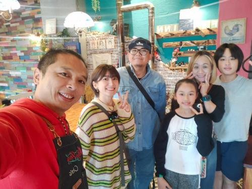 a group of people posing for a picture at Fly Inn 飛旅宿 in Dongshan