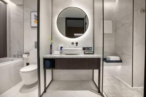 Ένα μπάνιο στο voco Hefei Binhu by IHG