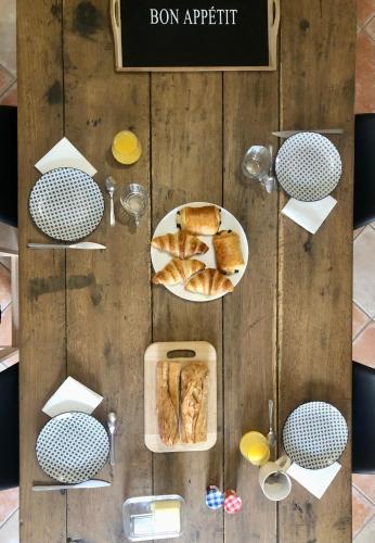 Photo de la galerie de l'établissement Chambre d'hôtes La Floralie, à Saint-Crépin-de-Richemont