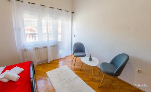 Postel nebo postele na pokoji v ubytování Spacious apartment overlooking Mostar