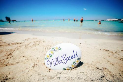 a frisbee sitting in the sand on the beach at Villa GAUDÌ in Sant'Isidoro