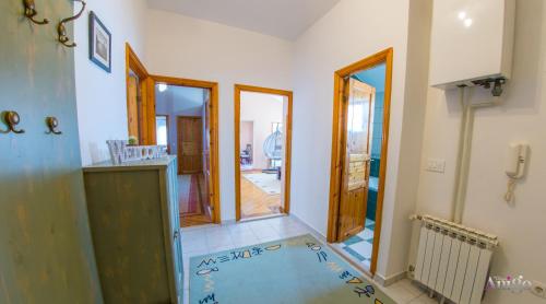 Fotografie z fotogalerie ubytování Spacious apartment overlooking Mostar v destinaci Mostar
