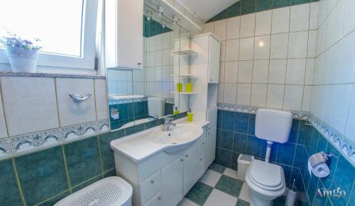 Koupelna v ubytování Spacious apartment overlooking Mostar