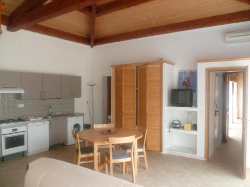 Kuchyň nebo kuchyňský kout v ubytování Chambre d'hôtes "La Bastide des Eucalyptus"