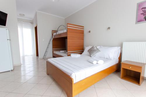 Ένα ή περισσότερα κρεβάτια σε δωμάτιο στο Athanasia inn