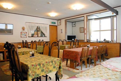 Restoran atau tempat lain untuk makan di Family House Akashiya