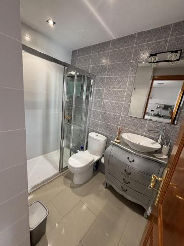 a bathroom with a toilet and a sink and a shower at El rincón de Cornelia en Tejeda in Tejeda