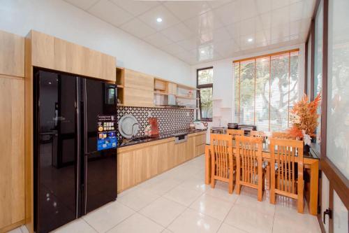 Кухня или мини-кухня в Nhà Mình Homestay Double
