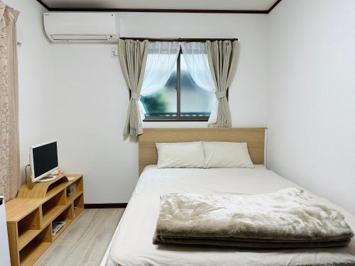 Postel nebo postele na pokoji v ubytování Bon House Kanamachi Direct to Sensoji Skytree Disneyland Airport Free Parking