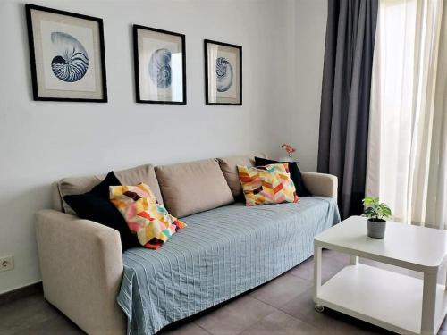 Χώρος καθιστικού στο Cucharas Playa terrace sea views