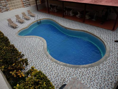 an overhead view of a swimming pool in a building at Hotel Garant & Suites in Boca Chica