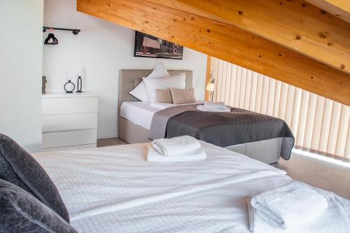 two beds in a room with two beds sidx sidx sidx at ※Luxus Loft mit Boxspringbetten und Heimkino ※ in Inzlingen