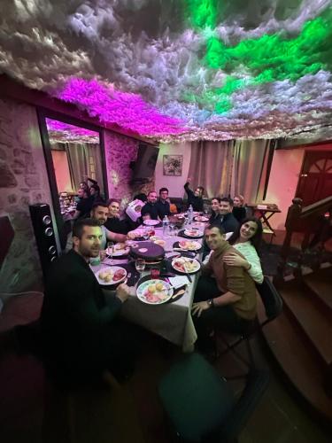 a group of people sitting at a table with plates of food at PERLE RARE - Villa 4 chambres - Famille - Amis - Anniversaires - soirées in Vallauris