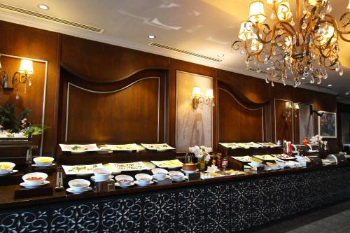 a buffet line in a restaurant with food on display at Funda Hotel in Trabzon