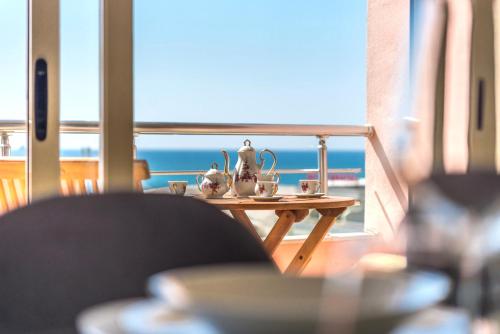 Billede fra billedgalleriet på Three Bedroom Romantic Promenade Apartment i Durrës