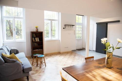 Atelier Central 7 / stylish, bright, quiet 1085 Budapest, 7 Gyulai Pál utca kép - 2