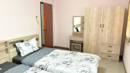 a bedroom with a bed and a dresser and a mirror at Bang Saen House: Friends/Family. in Ban Thai Don (1)