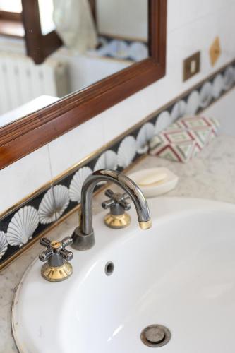 Bilik mandi di B&B Villa Dei Desideri