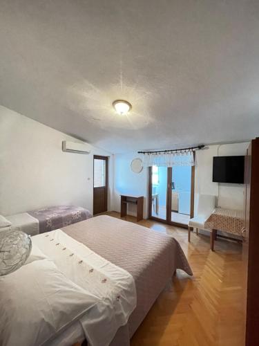 Letto o letti in una camera di Apartmani Ivanka