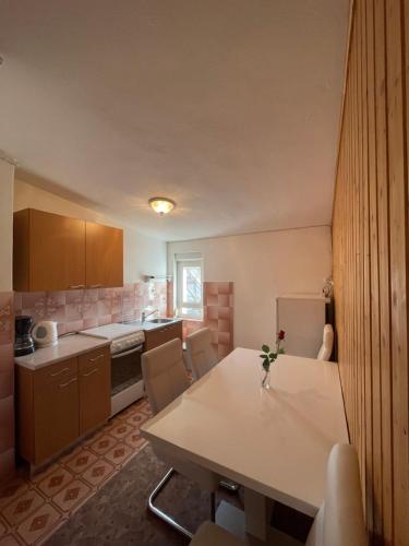 Cucina o angolo cottura di Apartmani Ivanka
