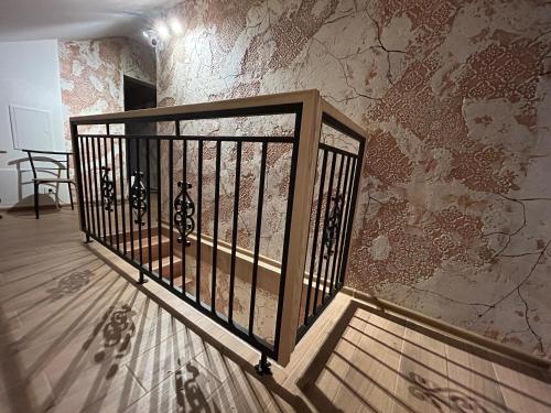 a staircase in a room with a wall at Radikiai House in Smiltynai