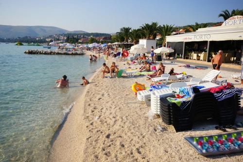 Holiday apartment in Okrug Gornji with terrace, air conditioning, WiFi 3436-1