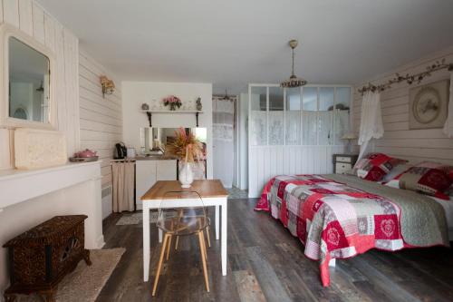 Katil atau katil-katil dalam bilik di Le Jardin, chambres d'hôtes en Baie de Somme