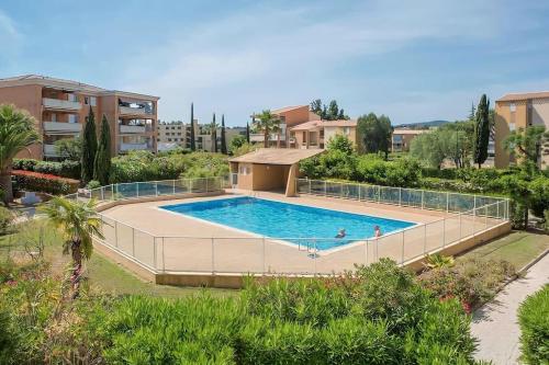 Charmant T2 piscine proche plage