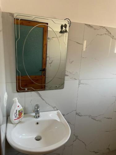Ένα μπάνιο στο Guesthouse Kroi City Center
