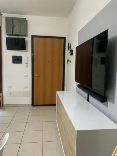 a living room with a television and a door at Casa Vava in Uta