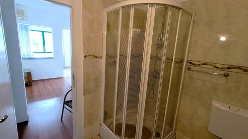 Bilik mandi di Apartments Ella