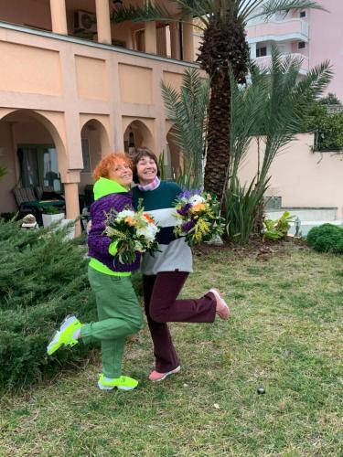 two women are posing for a picture with flowers at Maroccana in Dobra Voda