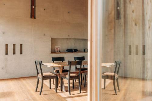 a dining room with a wooden table and chairs at Bauernchalet elbacher gütel - Exklusives Ferienhaus am Starnberger See in Eurasburg