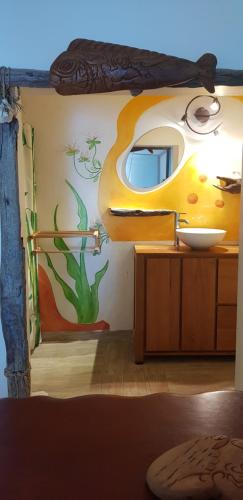 a bathroom with a painting on the wall at KANOUAN in Deshaies