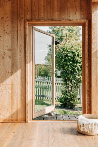 a room with a door open to a yard at Bauernchalet elbacher gütel - Exklusives Ferienhaus am Starnberger See in Eurasburg