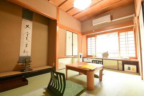 a living room with a table and a chair at Koyasan Sanadabo Rengejoin in Koyasan