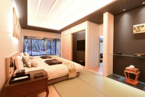 a bedroom with a large bed with a window at 高野山 真田坊 蓮華定院 -Koyasan Sanadabo Rengejoin- in Koyasan