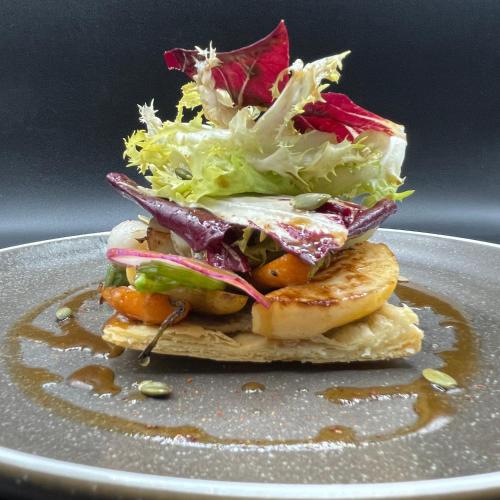 a sandwich with lettuce and other vegetables on a plate at Hotel Restaurant Santiago in Hendaye