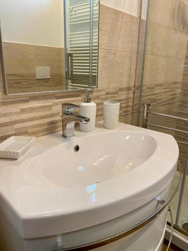 a bathroom with a white sink and a mirror at Casa Vacanze Il Borgo in Gubbio