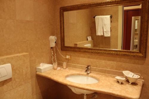 a bathroom with a sink and a mirror at Hotel La Dolce Vita in Cavaion Veronese