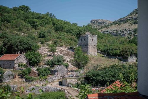 an old castle on the side of a mountain at Gazdinstvo Vukanović - Kuća za odmor in Trebinje