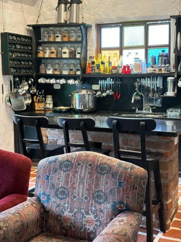 a bar with a counter and a chair in a room at Finca Campestre La Adelita B&B in Salento