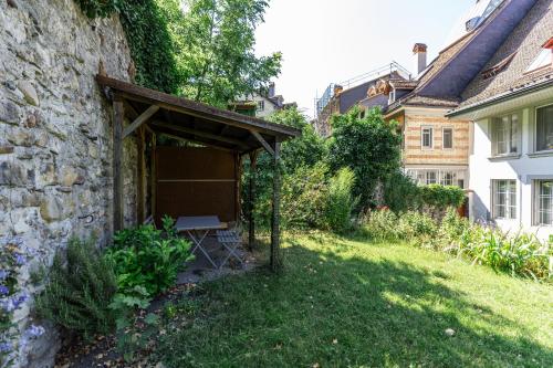 a building with a wooden door in a yard at Jewel in the center of Thun's old Town in Thun